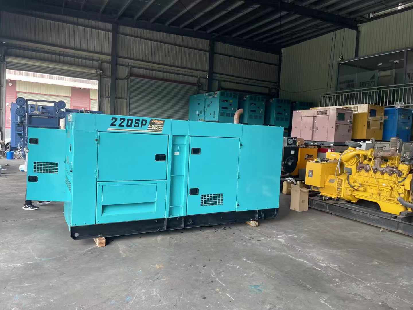 立山800kW 柴油发电机的输出电流波动范围是多少？