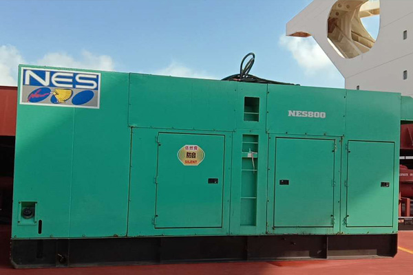 立山如何检测发电机组中性点接地是否良好？