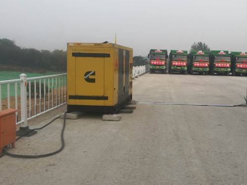 立山电力系统的稳定性和设备兼容性如何影响发电机组的频率规格？