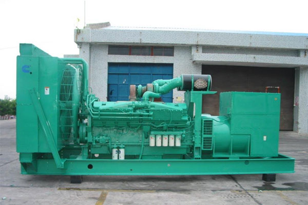 立山工厂发电机应急发电时如何更准确地检查发电机状态？