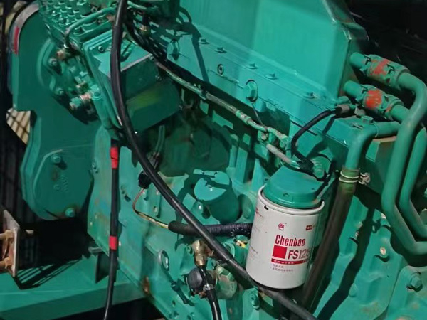 立山如何确定新的发电机组控制系统是否与原系统兼容？