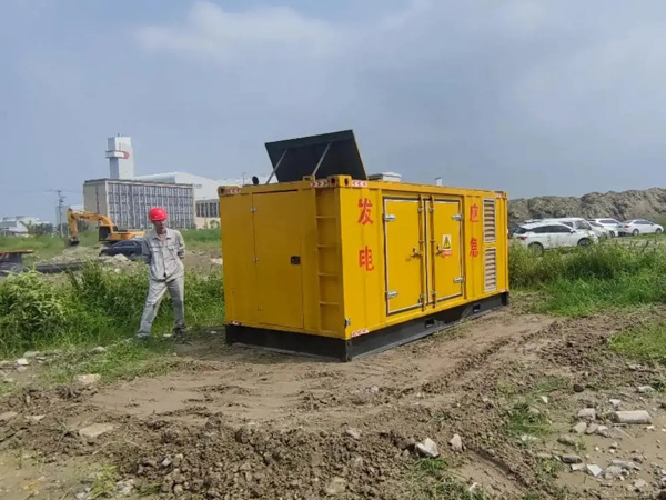 立山200KW柴油发电机机组每小时的油耗量受哪些因素影响？